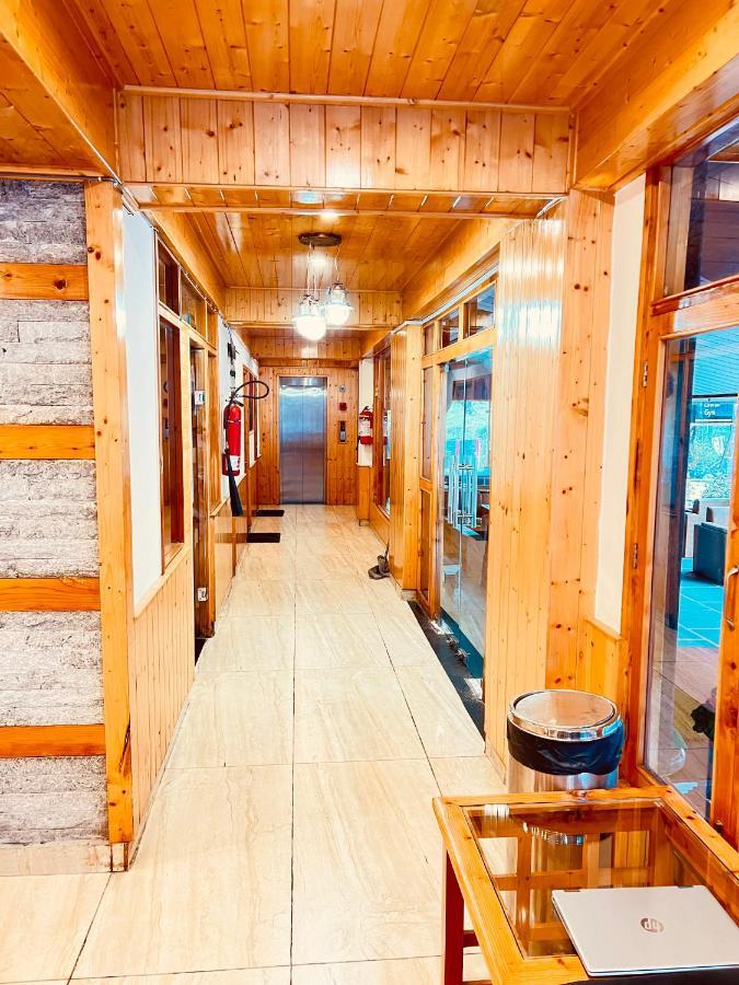 Smuggler Resort By West Western Near To Mall Road & Hadimba Temple # Swimming Pool#Free Pick From Volvo Bus Stand Manali  Exterior photo