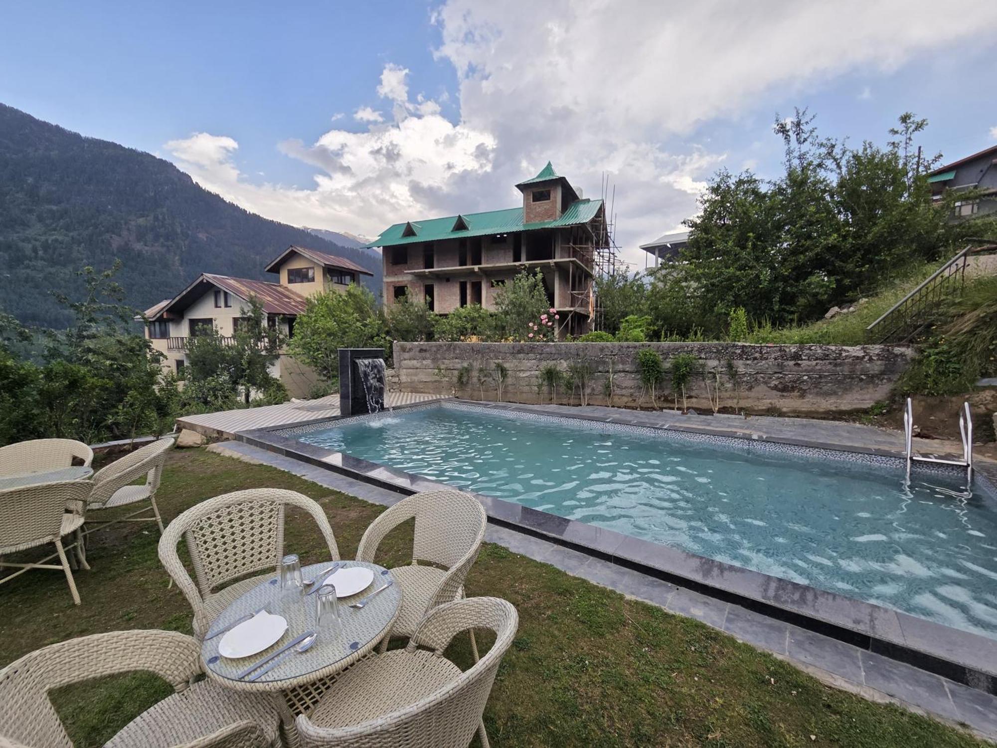 Smuggler Resort By West Western Near To Mall Road & Hadimba Temple # Swimming Pool#Free Pick From Volvo Bus Stand Manali  Exterior photo