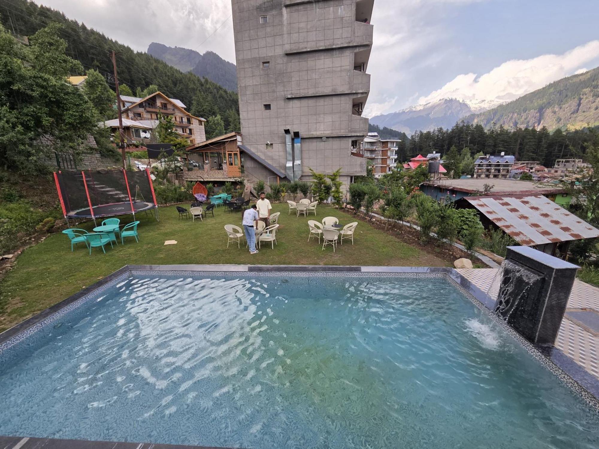 Smuggler Resort By West Western Near To Mall Road & Hadimba Temple # Swimming Pool#Free Pick From Volvo Bus Stand Manali  Exterior photo