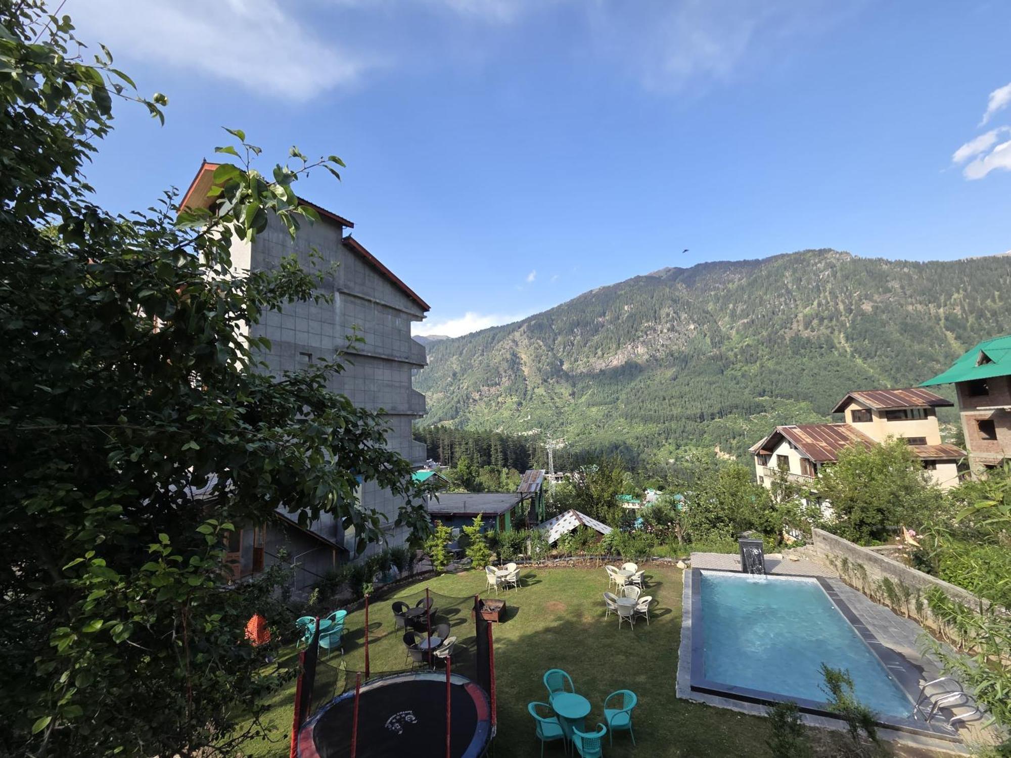 Smuggler Resort By West Western Near To Mall Road & Hadimba Temple # Swimming Pool#Free Pick From Volvo Bus Stand Manali  Exterior photo